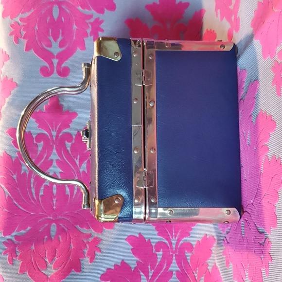 Delill Bags 6s Delill Blue Train Case Pursepurse Poshmark